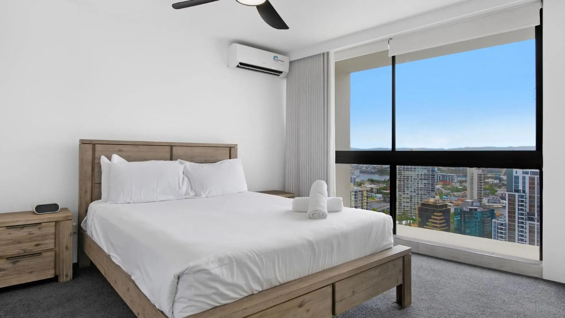 Imperial Surf Modern Beachfront Apartment - Coasthm Gold Coast 0*,