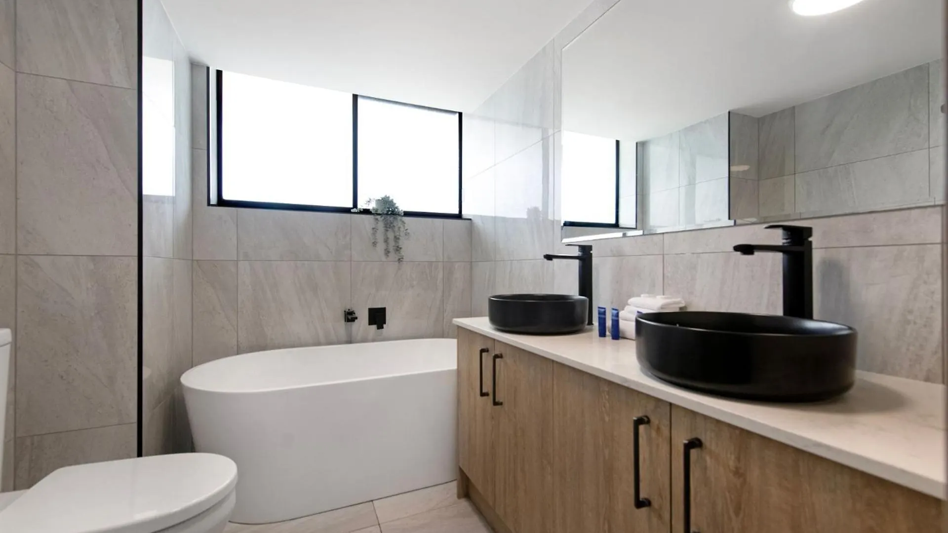 Imperial Surf Modern Beachfront Apartment - Coasthm Gold Coast Australia