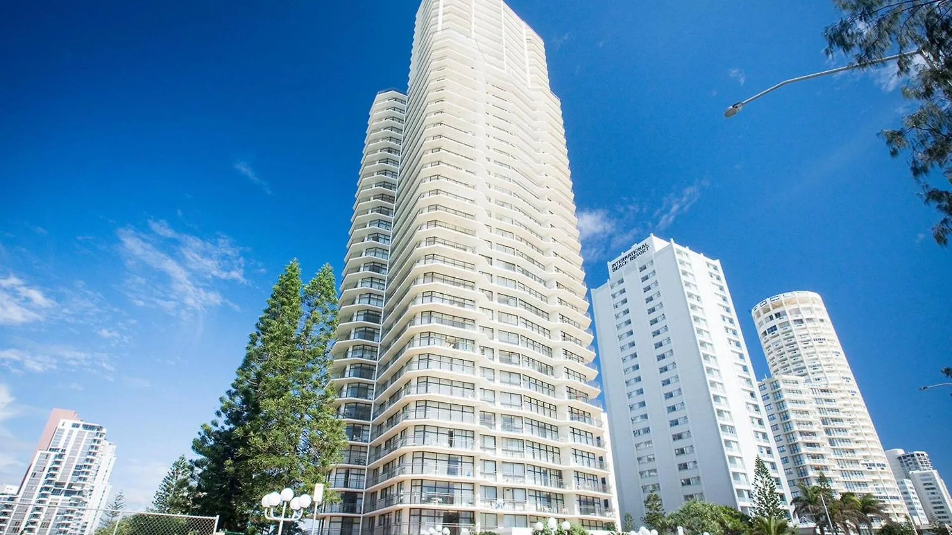 Imperial Surf Modern Beachfront Apartment - Coasthm location